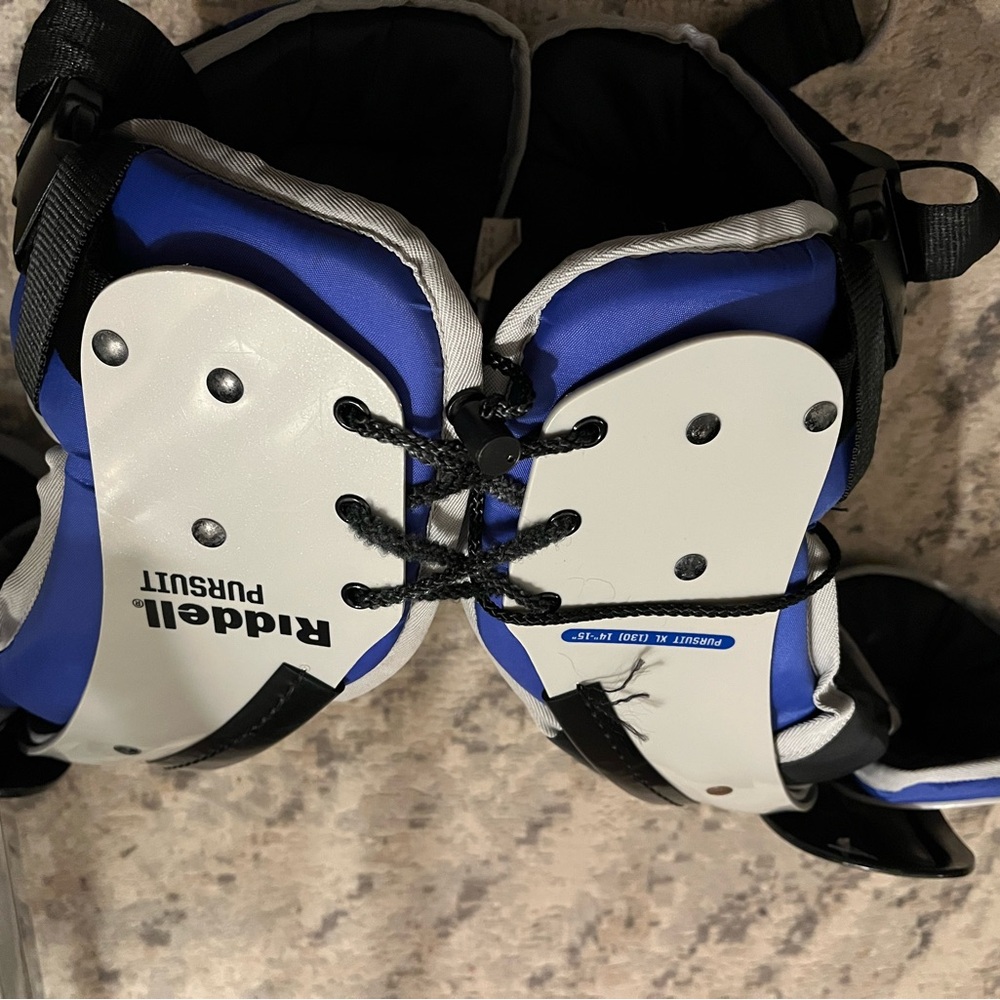 Ridell Pursuit Youth XL(130) 14”-15” Shoulder Pads